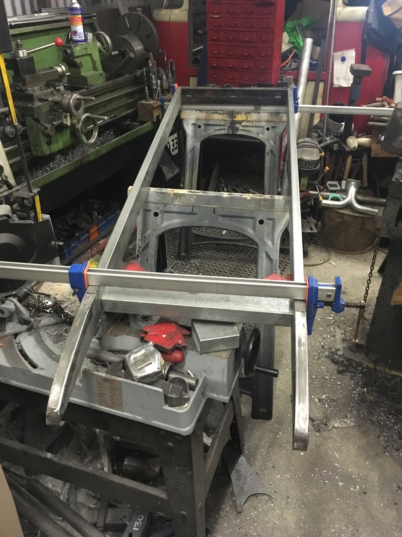 Clamping the cross beams in