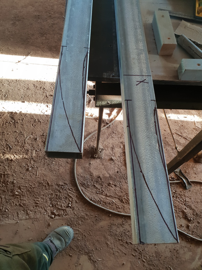 2-Chassis-rail-curved-front