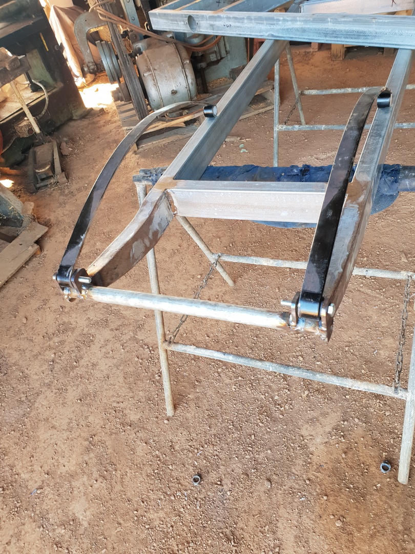 18-Front-spring-mounts